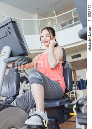 Fitness gym gym bike bike woman Fitness gym gym bike bike woman 54652871