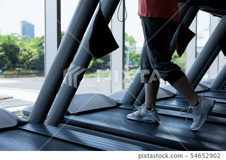 Fitness gym gym gym running woman woman 54652902