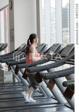 Fitness gym gym gym running machine woman earphones music Fitness gym gym gym running machine woman earphones music 54655328