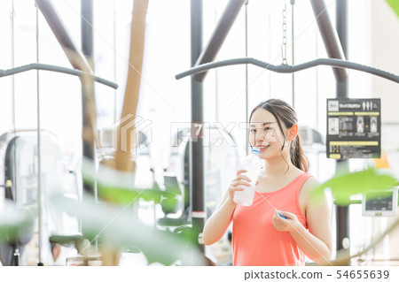 Fitness gym gym woman water plastic bottle Fitness gym gym woman water plastic bottle 54655639
