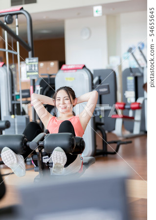 健身健身房健身房女人abs 54655645