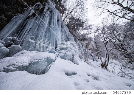Ice pillars of the beginning Ice pillars of the beginning 54657579