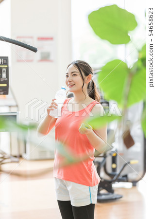 Fitness gym gym woman water plastic bottle Fitness gym gym woman water plastic bottle 54658623