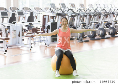 Fitness gym gym woman balance ball trunk Fitness gym gym woman balance ball trunk 54661139