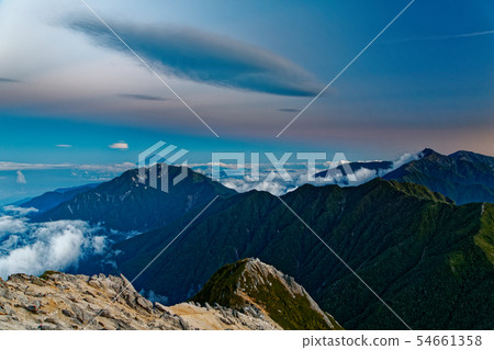 從Kaikomagatake看到的Mt. Hokudake和Mt. Fuji餘輝 54661358