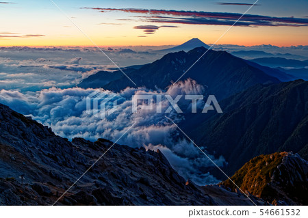 從Kaikomagatake看到的黎明富士山和檜山 從Kaikomagatake看到的黎明富士山和檜山 54661532