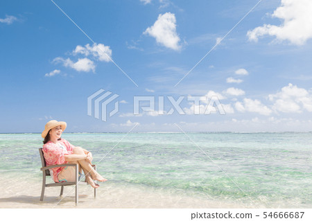 海外旅遊中女度假海 54666687