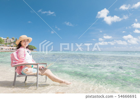 海外旅遊中女度假海 54666691