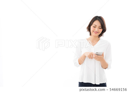 智能手機的年輕女子 智能手機的年輕女子 54669156