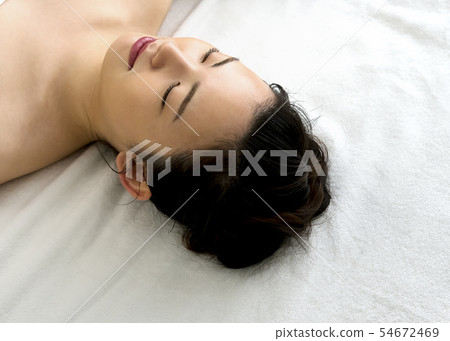 年輕女性的審美形象 年輕女性的審美形象 54672469