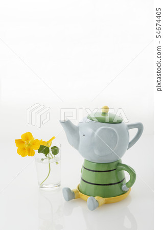 Elephant tea cup set and Nastachium 54674405