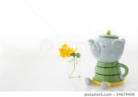 Elephant tea cup set and Nastachium 54674406