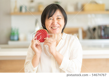 Middle woman money 54674767