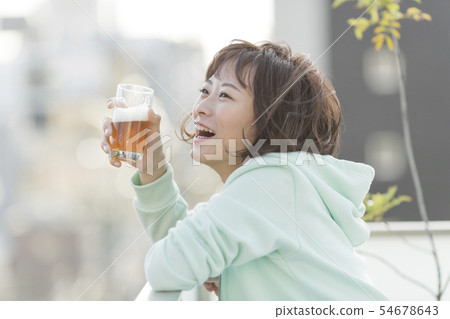 young woman      54678643