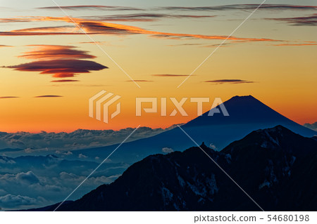 從Kaikomagatake看到的富士山和蔚山的日出 54680198