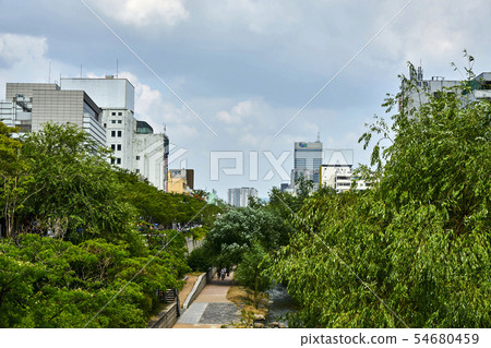 Daytime walk along Cheonggyecheon Stream 54680459
