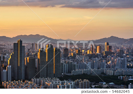 Seoul daytime scenery at Guryong Mountain in Gangnam Seoul daytime scenery at Guryong Mountain in Gangnam 54682045