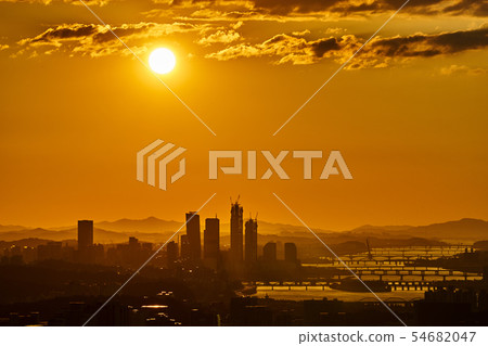 Seoul daytime scenery at Guryong Mountain in Gangnam Seoul daytime scenery at Guryong Mountain in Gangnam 54682047