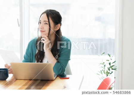 Women heading to PC 54683866