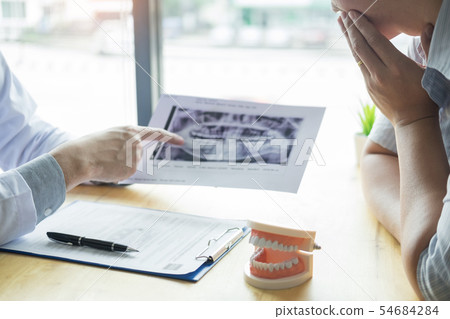 Medical team discussing, health care talking to Medical team discussing, health care talking to 54684284