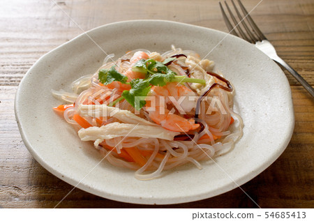 Yam Yuen Sen 54685413