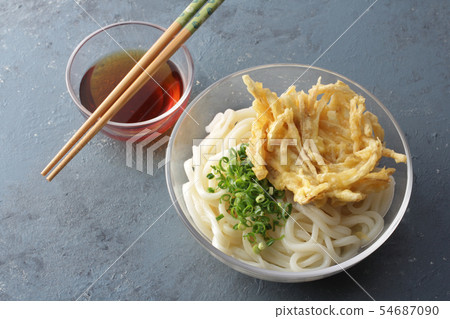 Burdock in a transparent glass bowl 54687090