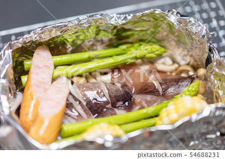 Foil grilled, wrapped grilled, BBQ, bbq, charcoal grilled, grilled, bincho charcoal, seven rings, camping, food, charcoal 54688231