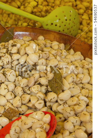 Pickled garlic with spices and herbs at the market 54690537