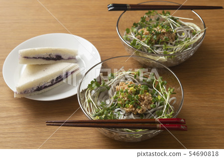 Black sesame udon and sandwich lunch Black sesame udon and sandwich lunch 54690818