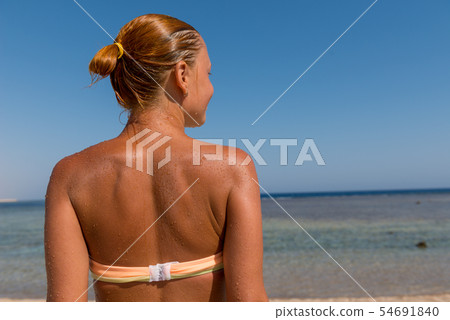Beach babe from behind Beach babe from behind 54691840