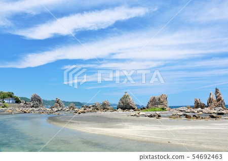 和歌山縣Kushimotobashi藍天的堆岩石 54692463