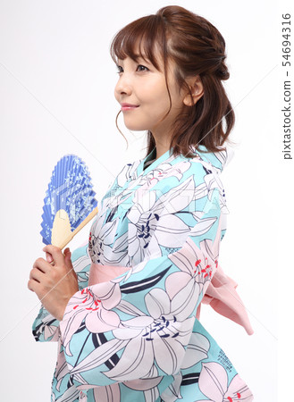 一個女人穿著浴衣 一個女人穿著浴衣 54694316