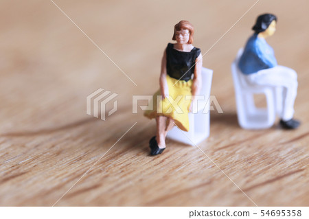 Mismatch between women 54695358