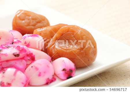 Assorted pickles. Honey plum (seasoned pickled plum) and pickled garlic (shiso bonito). 54696717
