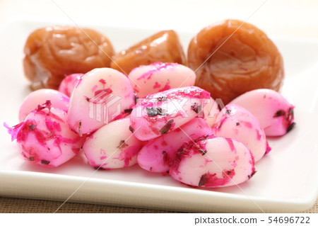 Assorted pickles. Honey plum (seasoned pickled plum) and pickled garlic (shiso bonito). 54696722
