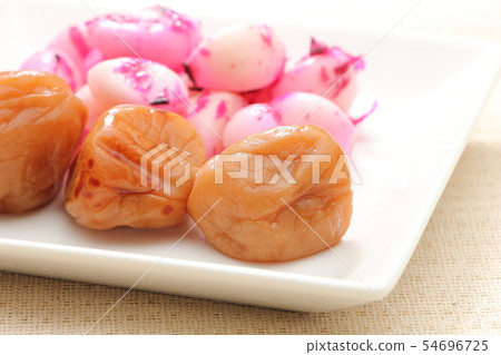 Assorted pickles. Honey plum (seasoned pickled plum) and pickled garlic (shiso bonito). 54696725