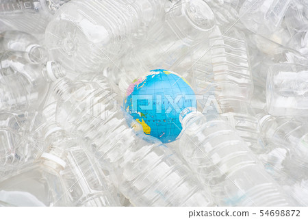 環境形象塑料廢塑料瓶和地球儀 環境形象塑料廢塑料瓶和地球儀 54698872