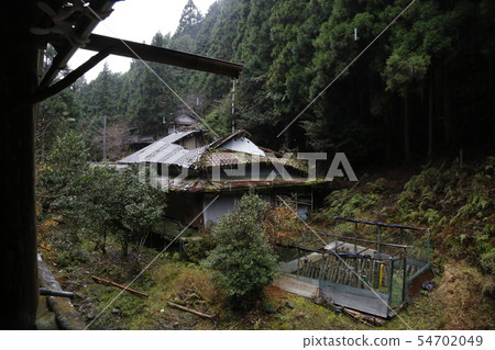 Marginal settlements ruins 54702049