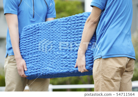 搬行李箱 54711564