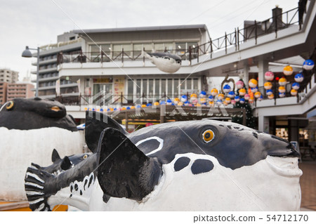 Objects of the Karato market fugu 54712170