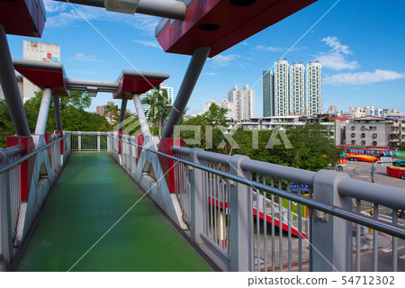 Pedestrian land bridge 54712302