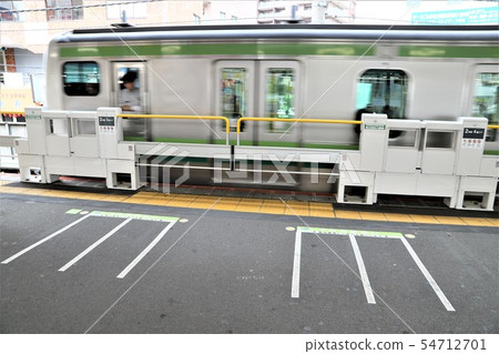 JR Machida Station home door JR Machida Station home door 54712701