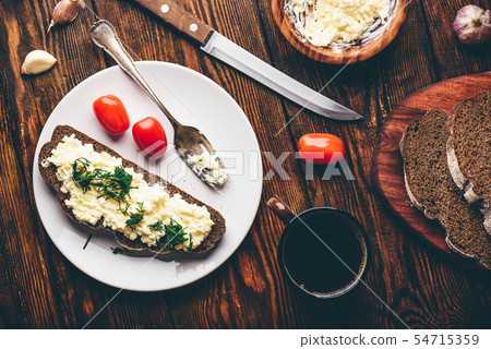 Rye bread toast with processed cheese and garlic Rye bread toast with processed cheese and garlic 54715359