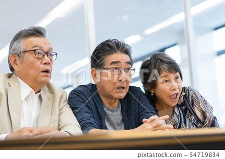 驚奇 驚訝 吃驚 54719834