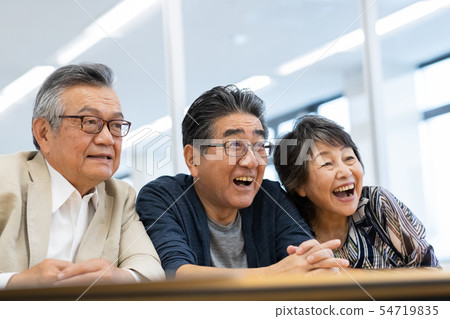 開心 快樂 人 54719835