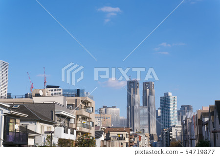 Shinjuku high rise building area seen from Nakano Shinbashi residential area Shinjuku high rise building area seen from Nakano Shinbashi residential area 54719877