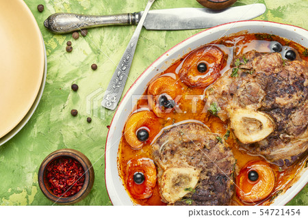 Ossobuco, beef with apricot Ossobuco, beef with apricot 54721454