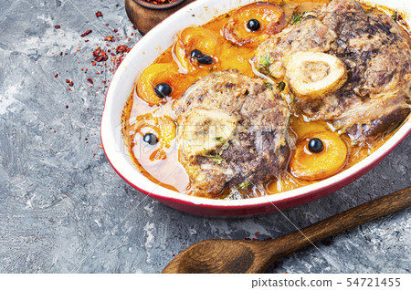 Ossobuco, beef with apricot 54721455
