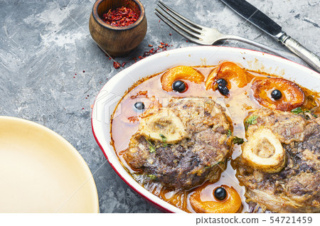 Ossobuco, beef with apricot 54721459