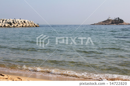 Sea and sky 54722820